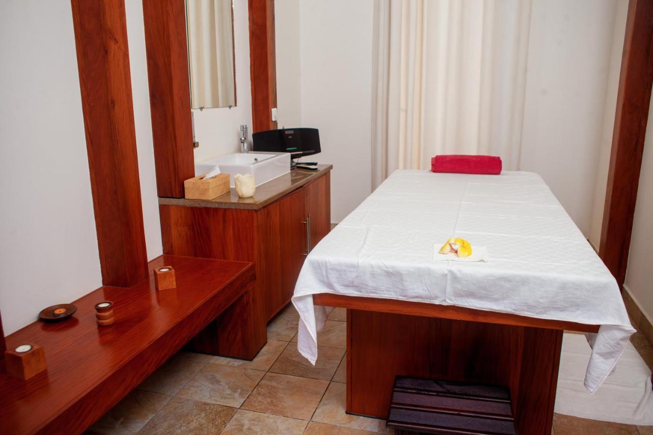Royal Beach Hotel Ambatoloaka  Esterno foto